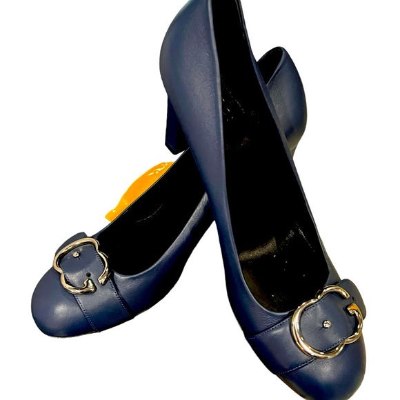 Gucci shoes for women size 9US. Beautiful blue color . - Picture 8 of 11